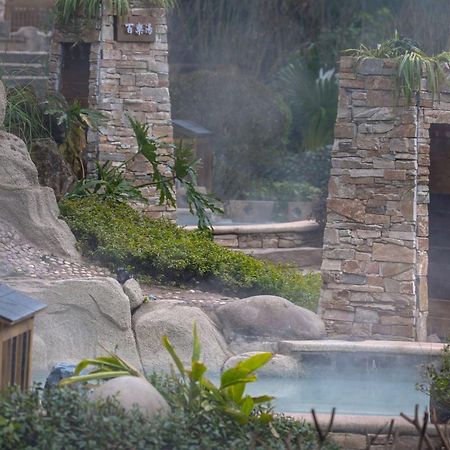 Howard Johnson Huashuiwan Hot Springs Resort เฉิงตู ภายนอก รูปภาพ