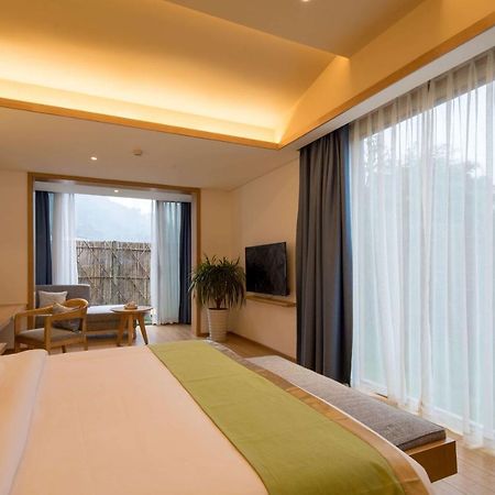 Howard Johnson Huashuiwan Hot Springs Resort เฉิงตู ภายนอก รูปภาพ