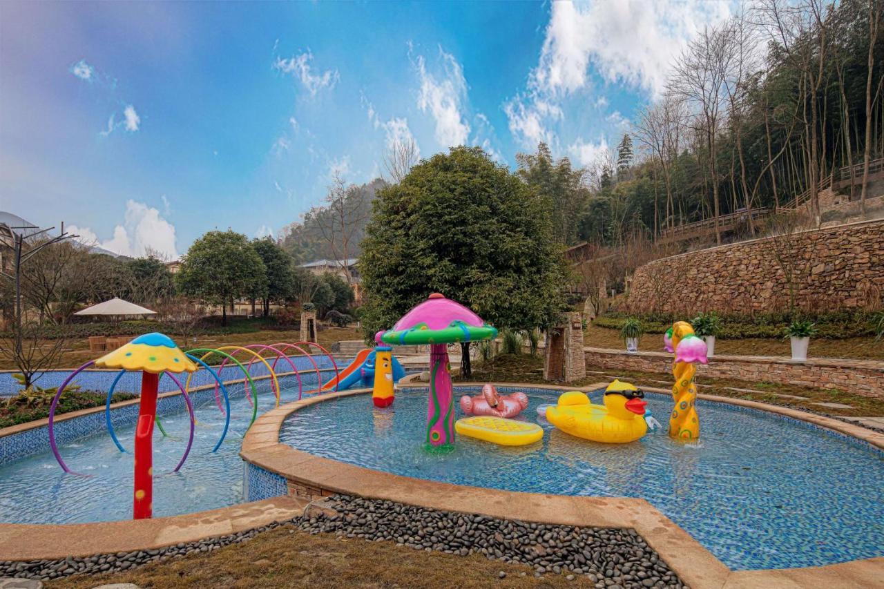 Howard Johnson Huashuiwan Hot Springs Resort เฉิงตู ภายนอก รูปภาพ
