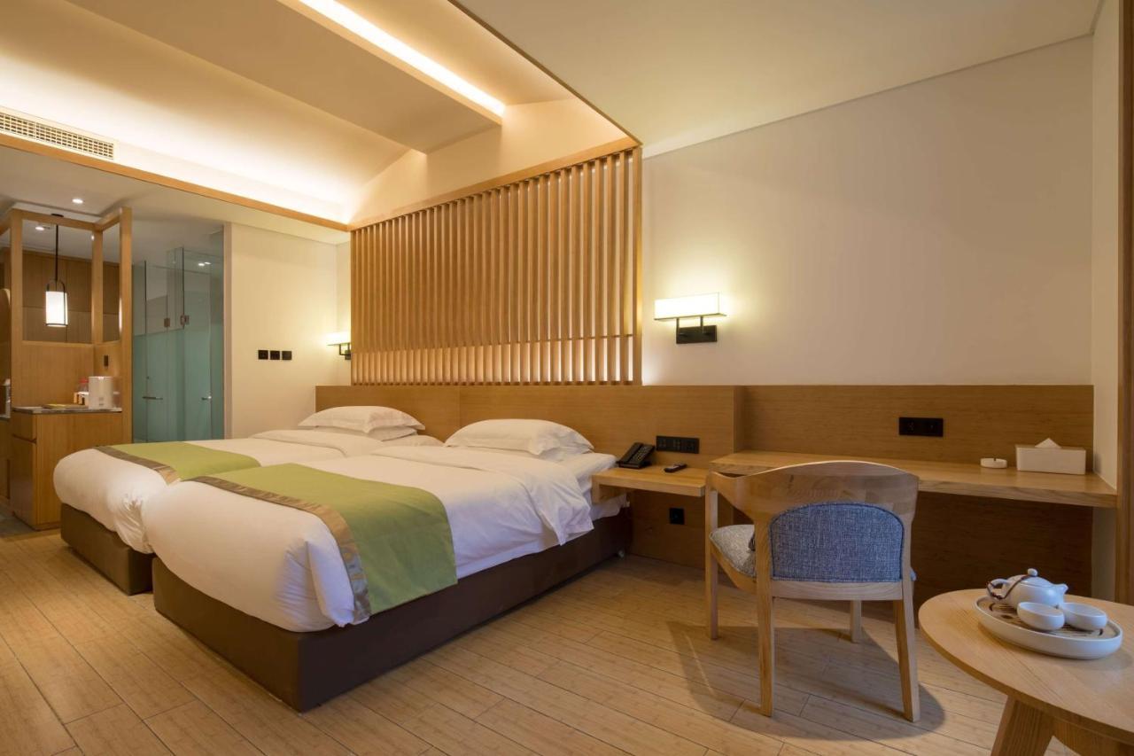 Howard Johnson Huashuiwan Hot Springs Resort เฉิงตู ภายนอก รูปภาพ