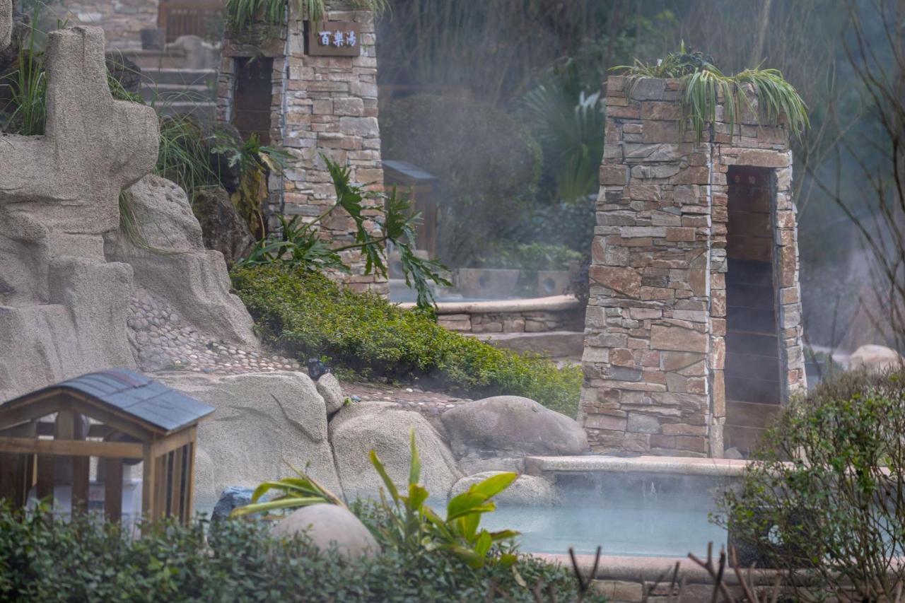 Howard Johnson Huashuiwan Hot Springs Resort เฉิงตู ภายนอก รูปภาพ