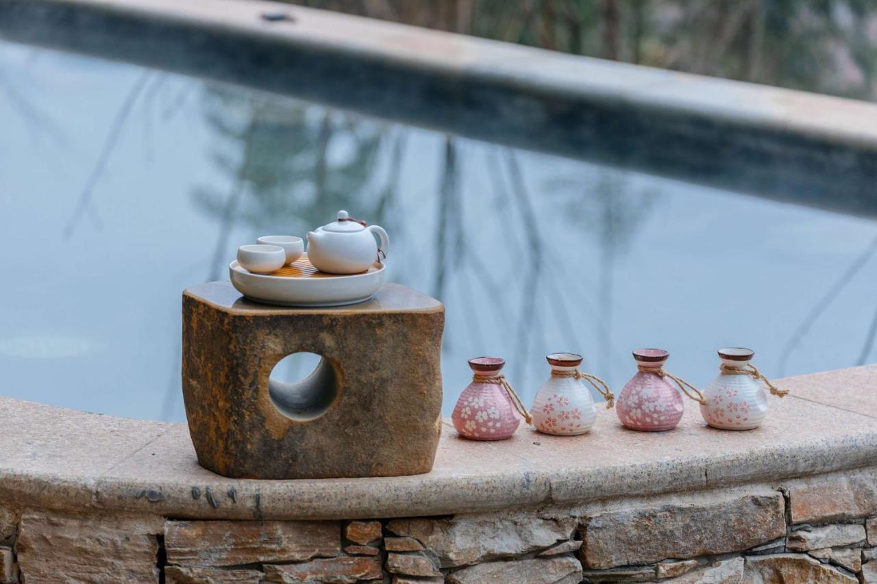 Howard Johnson Huashuiwan Hot Springs Resort เฉิงตู ภายนอก รูปภาพ