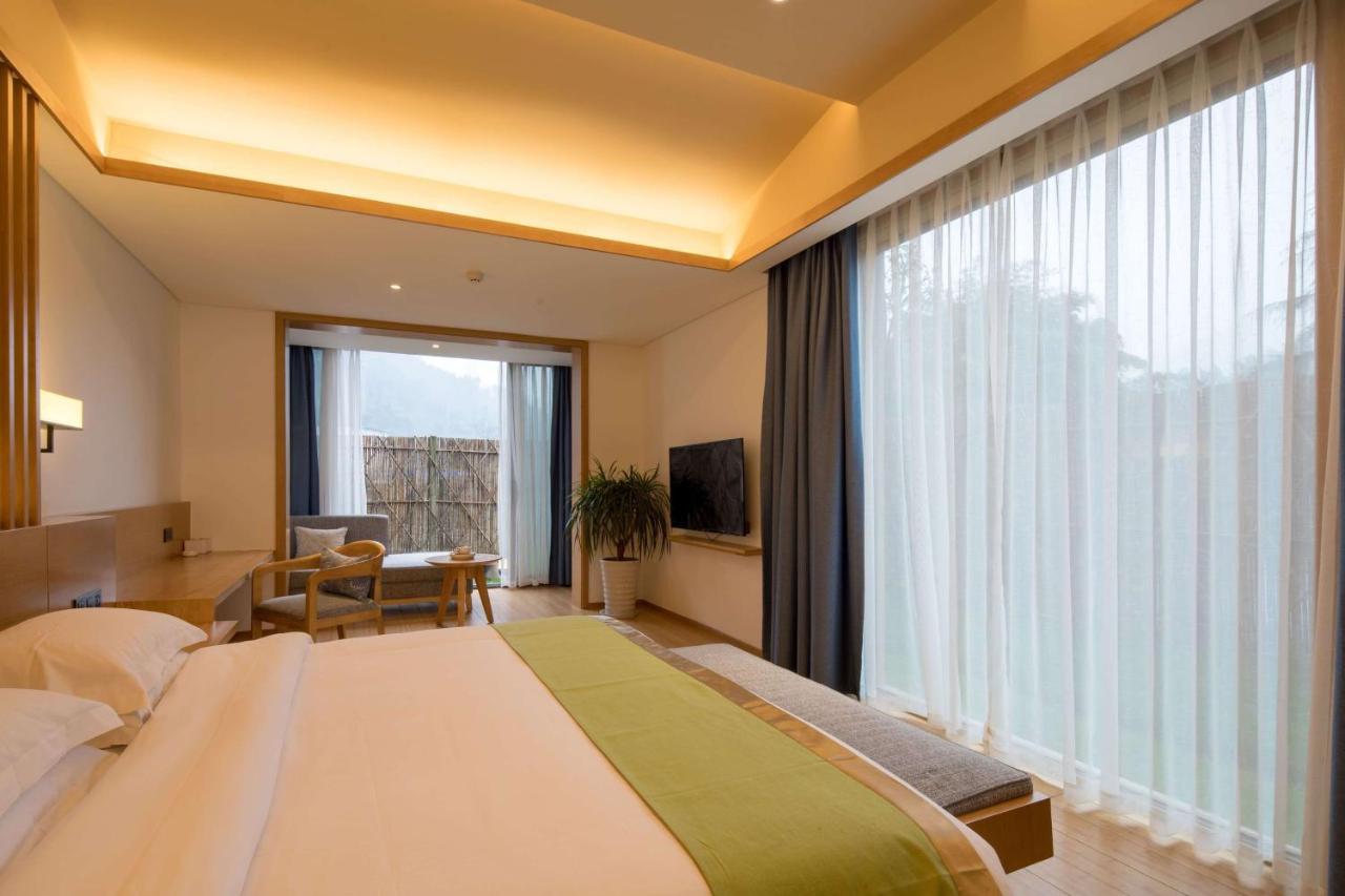 Howard Johnson Huashuiwan Hot Springs Resort เฉิงตู ภายนอก รูปภาพ