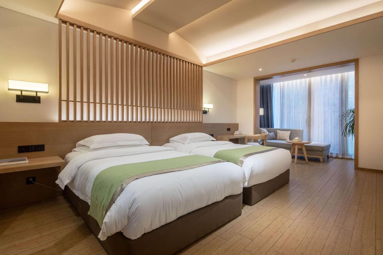 Howard Johnson Huashuiwan Hot Springs Resort เฉิงตู ภายนอก รูปภาพ