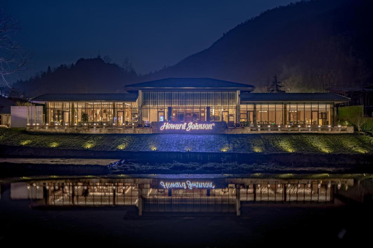 Howard Johnson Huashuiwan Hot Springs Resort เฉิงตู ภายนอก รูปภาพ