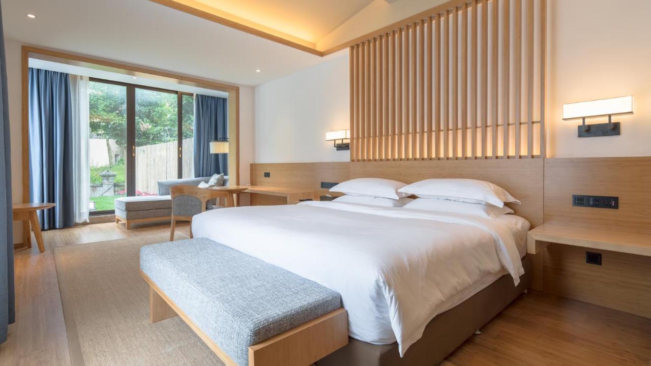 Howard Johnson Huashuiwan Hot Springs Resort เฉิงตู ภายนอก รูปภาพ