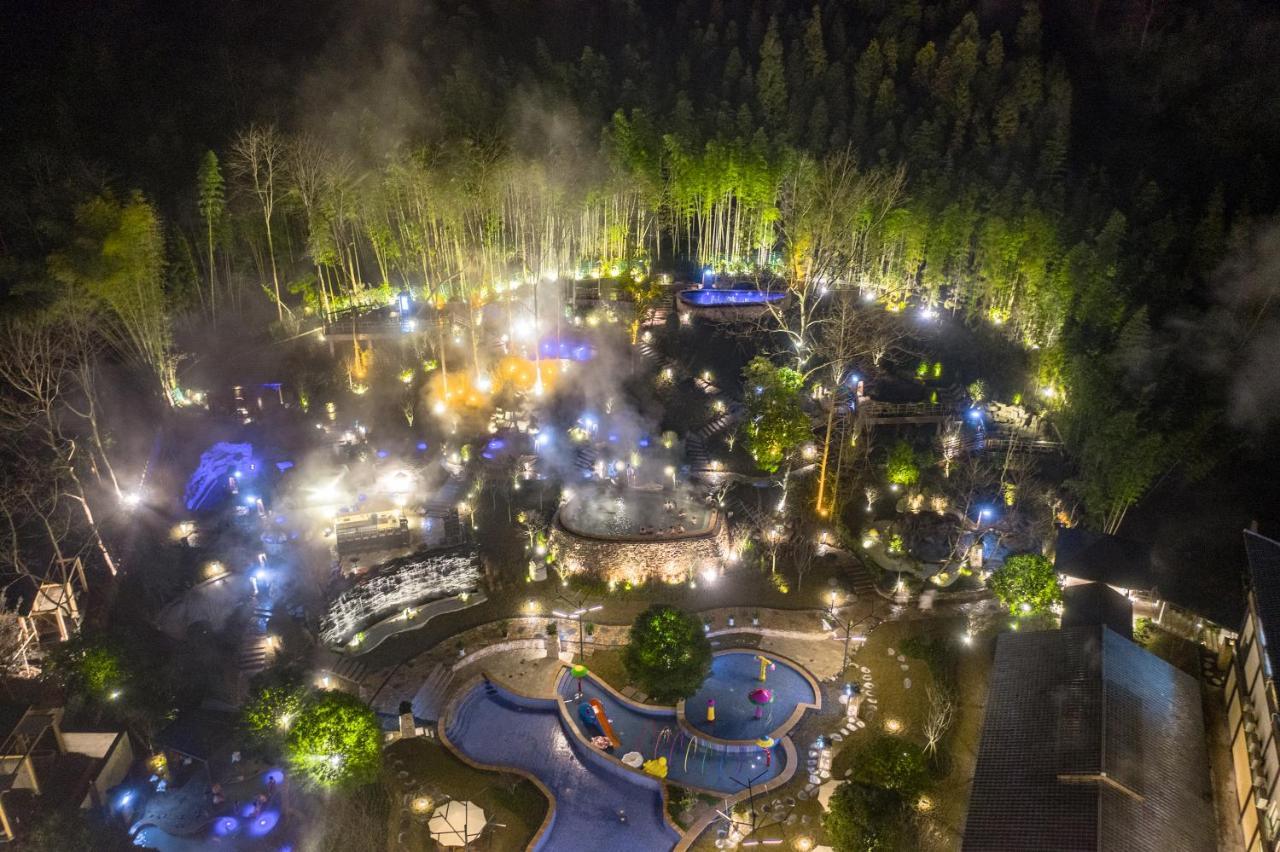 Howard Johnson Huashuiwan Hot Springs Resort เฉิงตู ภายนอก รูปภาพ