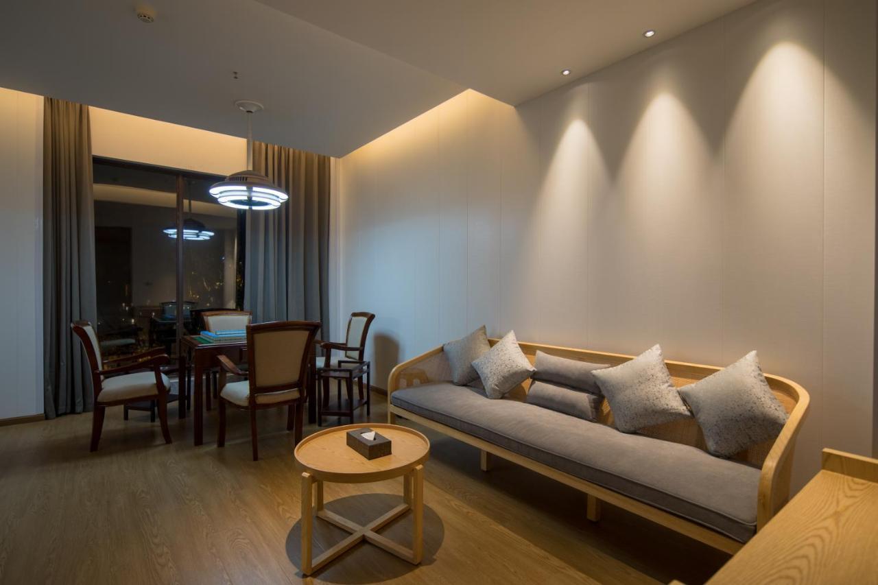 Howard Johnson Huashuiwan Hot Springs Resort เฉิงตู ภายนอก รูปภาพ