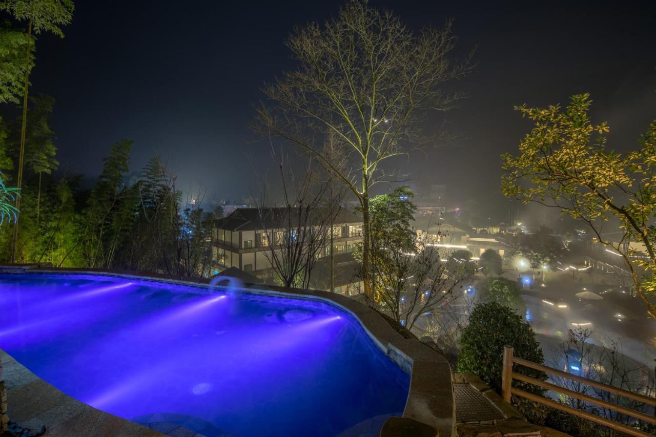 Howard Johnson Huashuiwan Hot Springs Resort เฉิงตู ภายนอก รูปภาพ