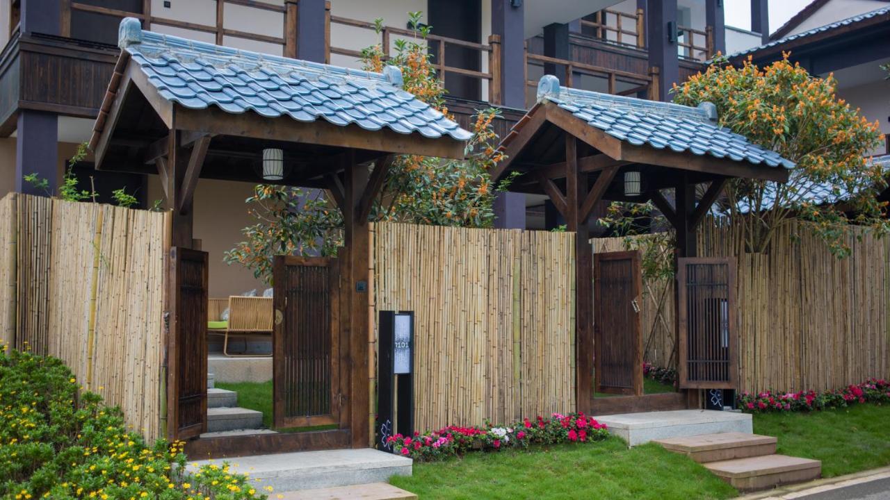 Howard Johnson Huashuiwan Hot Springs Resort เฉิงตู ภายนอก รูปภาพ